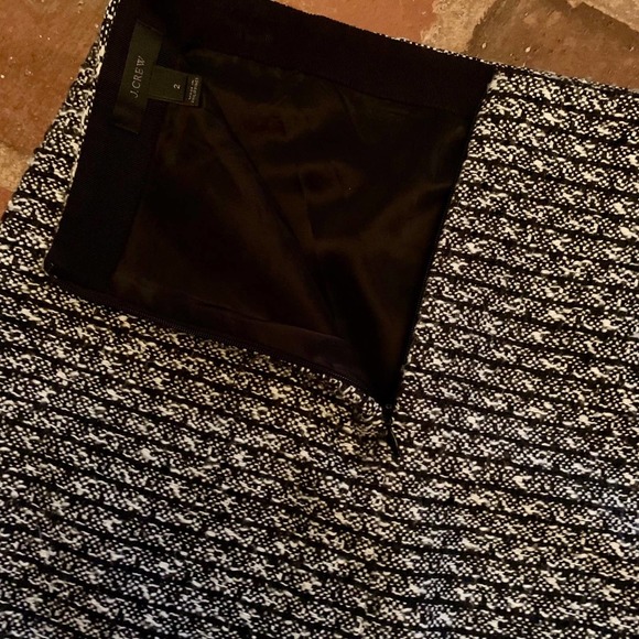 WOMENS J Crew Pencil Skirt Black White Tweed or Boucle Skirt Raw Hem SIZE 2 - Picture 2 of 6